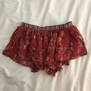 Floral patterned flowey shorts